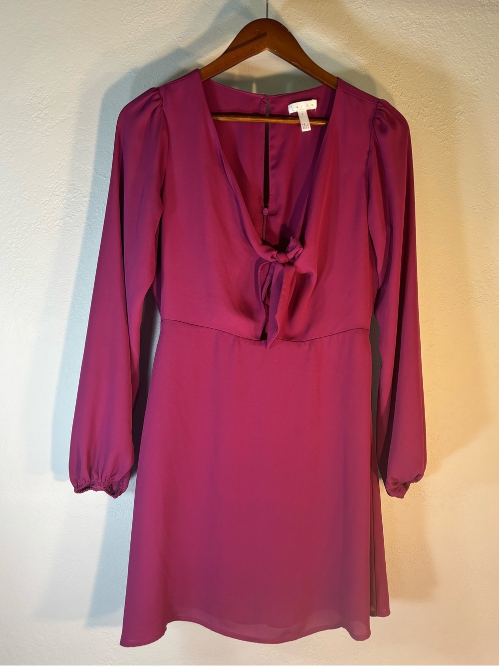 Leith Long-Sleeve Tie-Front Dress in Magenta - Size Small